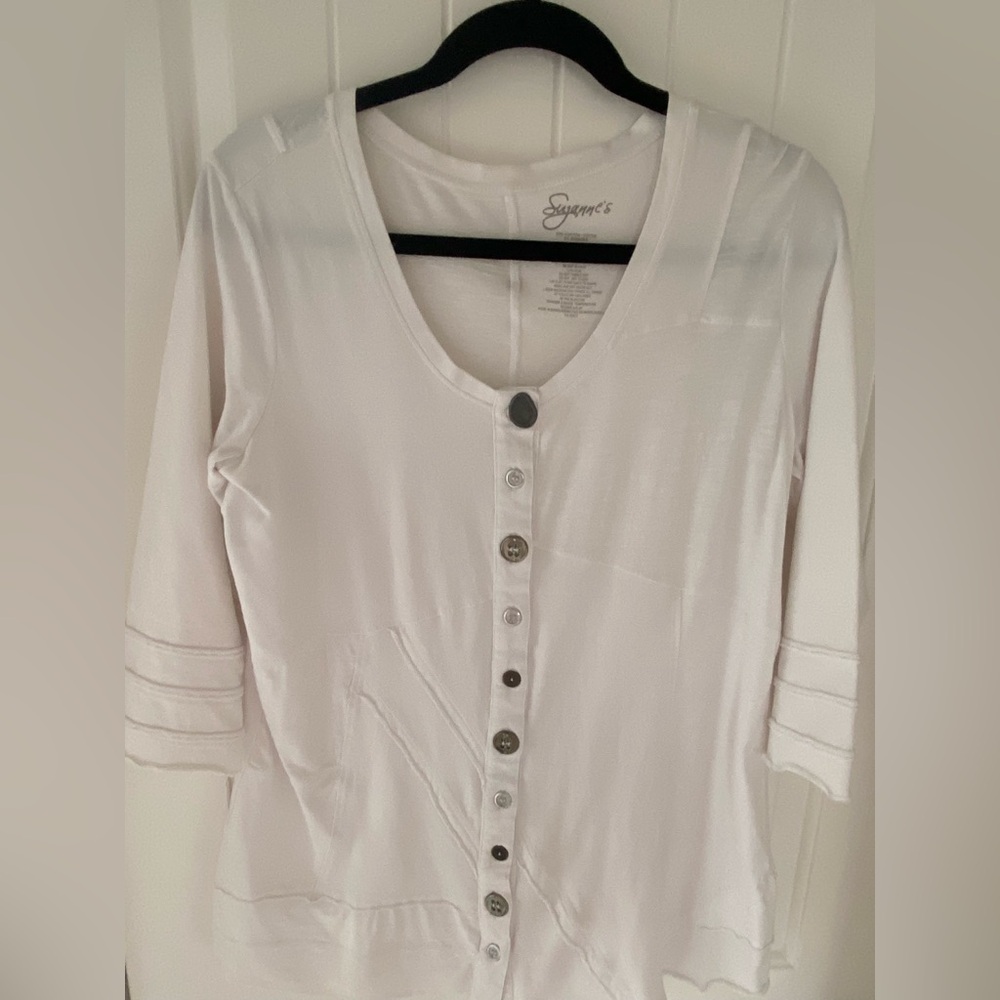 Suzanne’s White unique Button cotton top size large 3/4 sleeve